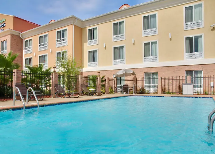 Holiday Inn Express & Suites Alexandria, An Ihg Hotel