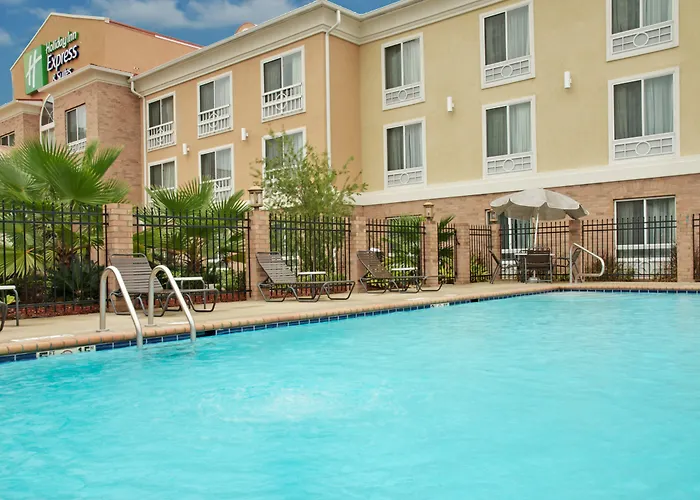 Holiday Inn Express & Suites Alexandria, An Ihg Hotel